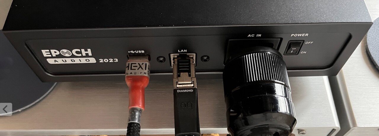 背部面板实拍：EPOCH AUDIO 2023 镌刻标识，USB、LAN、电源接口排布有序